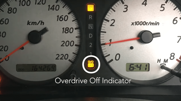 O / D OFF indicator flashes